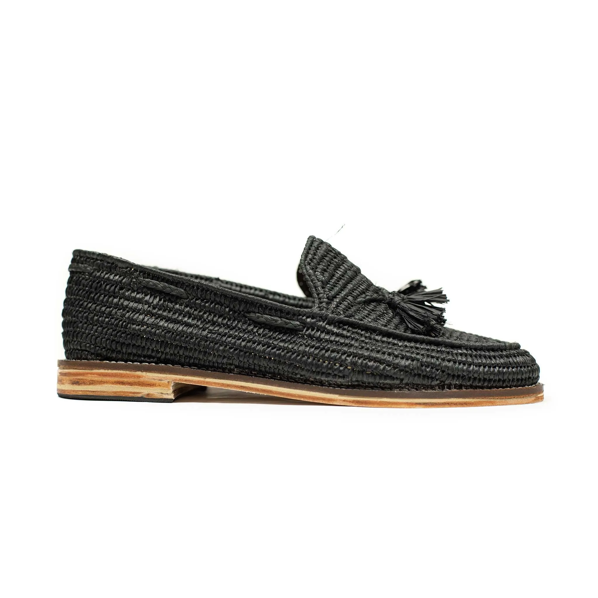 x El Karti: handmade Moroccan raffia tassel loafers, black